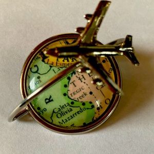 Vintage world traveller pin. I find ones with two planes but not one like this.